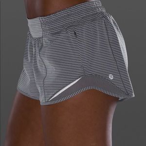 Lululemon Hotty Hot Short ll *2.5”